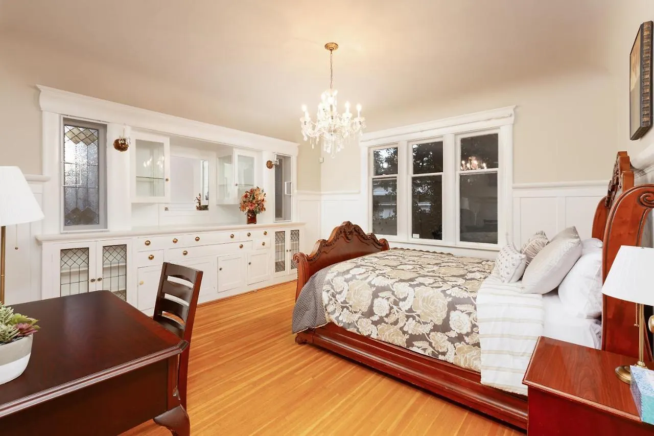 Central Shaughnessy Cozy Heritage House Vancouver